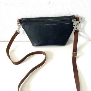 Farmhouse Frocks Black Leather Basic Saddle Style Crossbody Purse Brown Strap